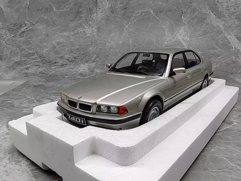 1:18 BMW 1994 740i E38 Gray Die Cast Model Car