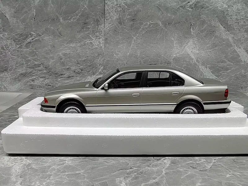 1:18 BMW 1994 740i E38 Die Cast Model Car