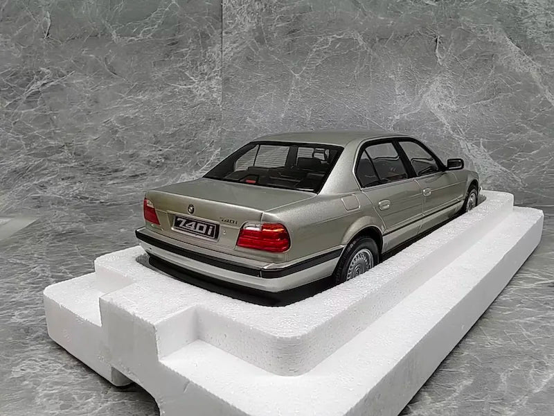 1:18 BMW 1994 740i E38 Die Cast Model Car