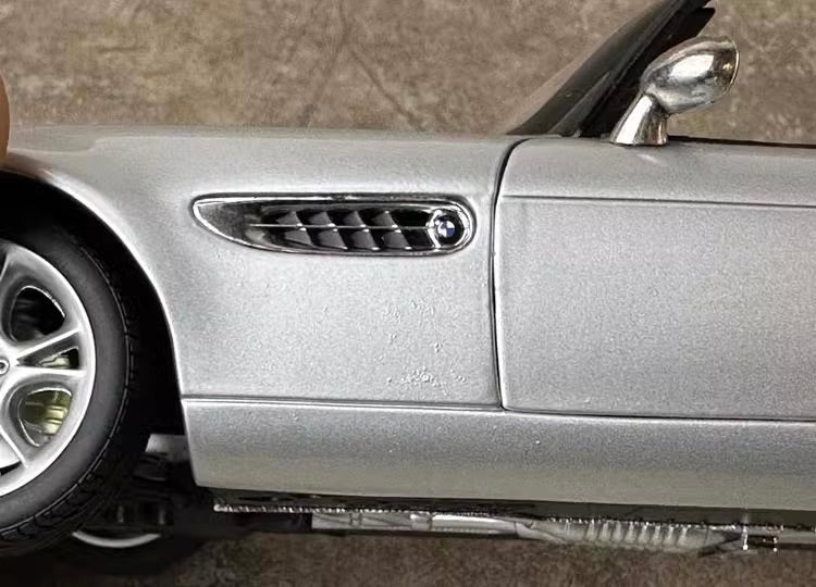 1:18 BMW 1997 Z8 E52 Die Cast Model Car