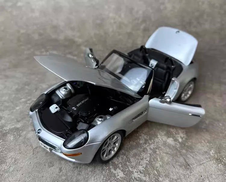 1:18 BMW 1997 Z8 E52 