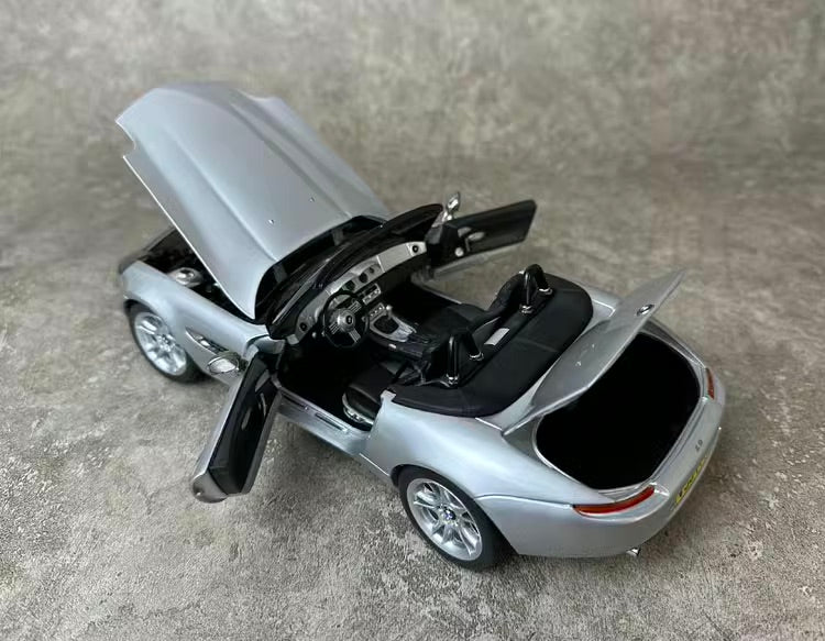 1:18 BMW 1997 Z8 E52 Die Cast Model Car