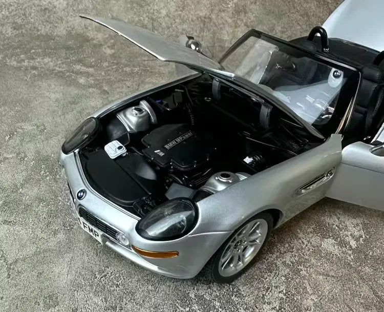 1:18 BMW 1997 Z8 E52 