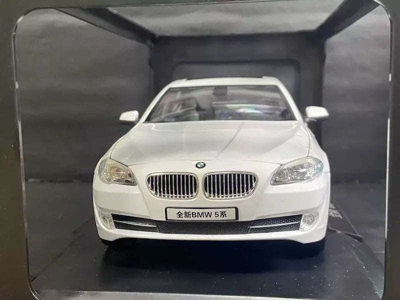 1:18 BMW 2010 530d F10 Die Cast Model Car