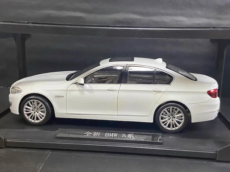 1:18 BMW 2010 530d F10 Die Cast Model Car