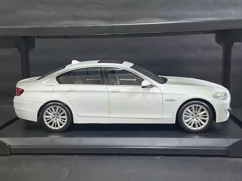 1:18 BMW 2010 530d F10 Die Cast Model Car