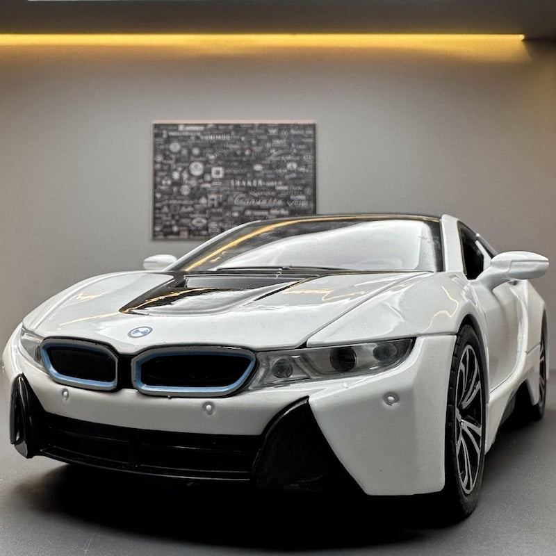 1:24 BMW 2013 i8 Die Cast Model Car