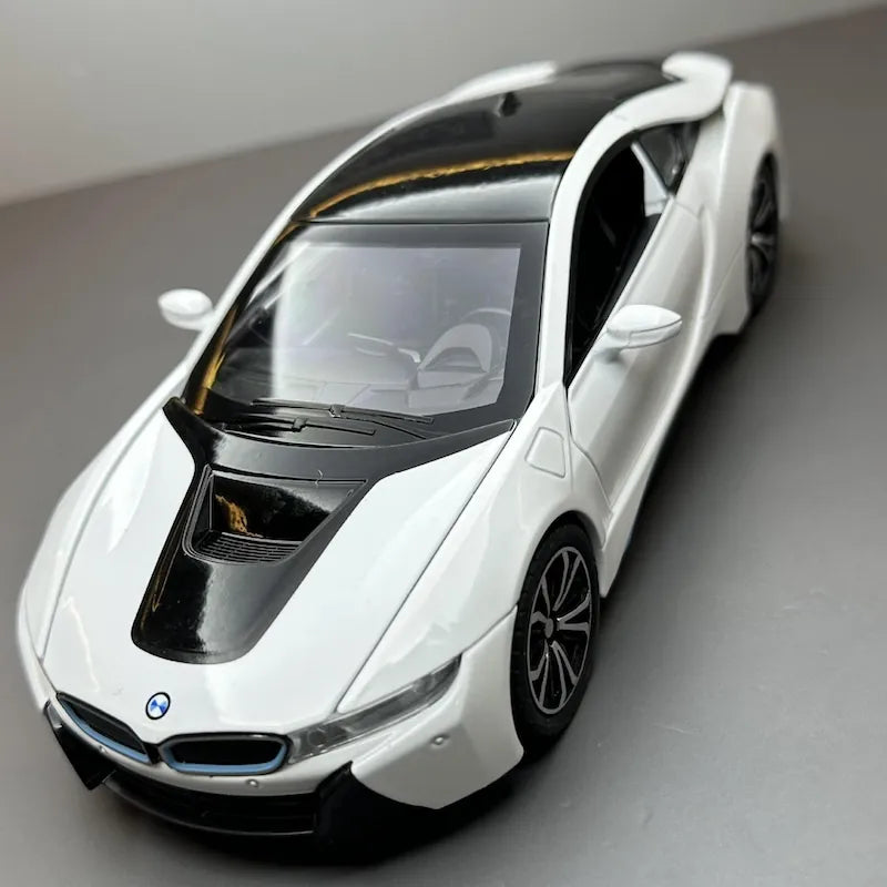 1:24 BMW 2013 i8 Die Cast Model Car