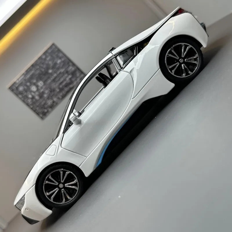 1:24 BMW 2013 i8