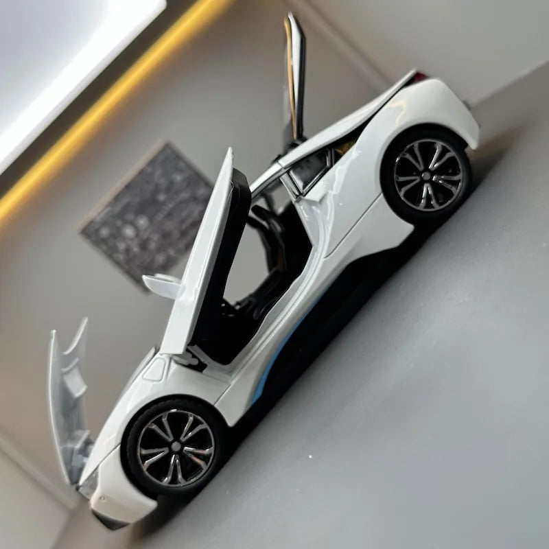 1:24 BMW 2013 i8 Die Cast Model Car