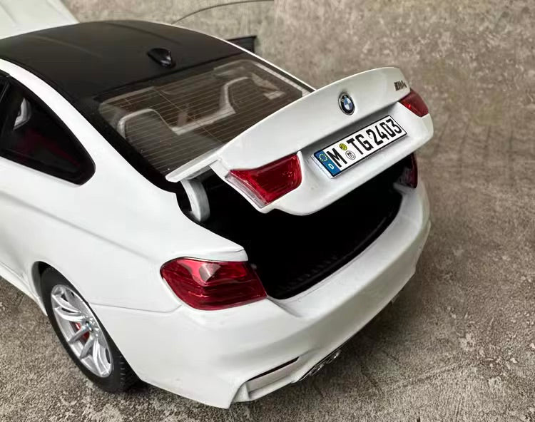 1:18 BMW 2014 M4 F82 Die Cast Model Car