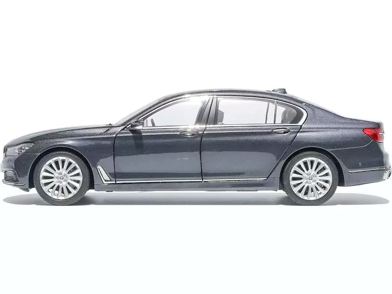 1:18 BMW 2016 750Li Die Cast Model Car