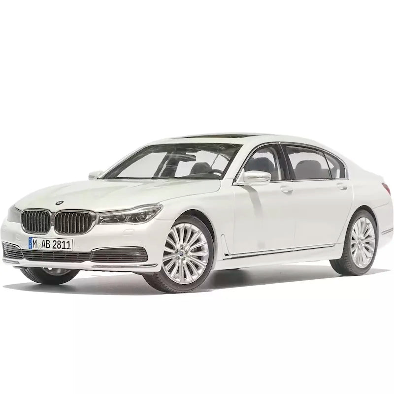 1:18 BMW 2016 750Li White Die Cast Model Car