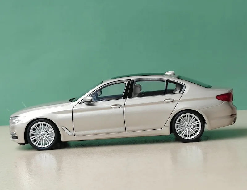 1:18 BMW 2017 5 Series G30 Die Cast Model Car