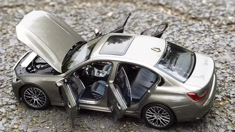 1:18 BMW 2019 330i Die Cast Model Car