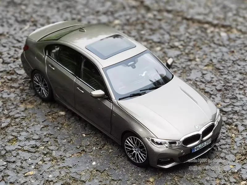 1:18 BMW 2019 330i Die Cast Model Car