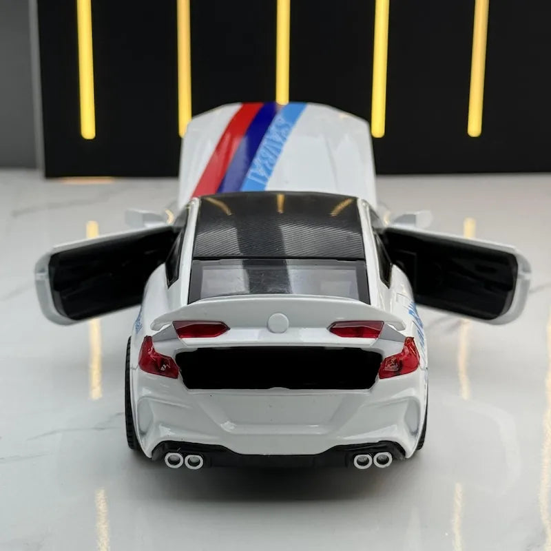 1:32 BMW 2019 M8 F92