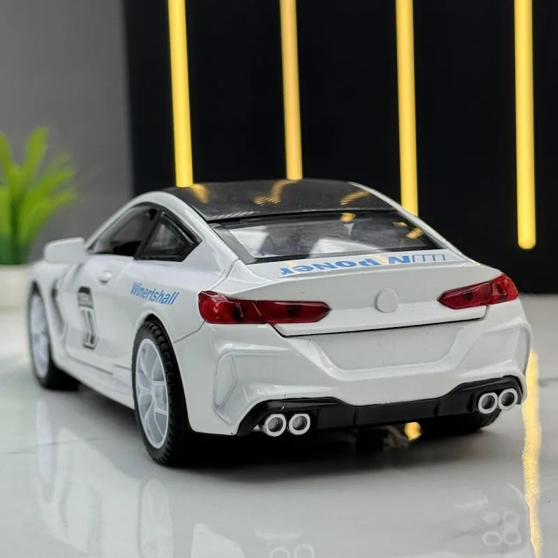 1:32 BMW 2019 M8 F92