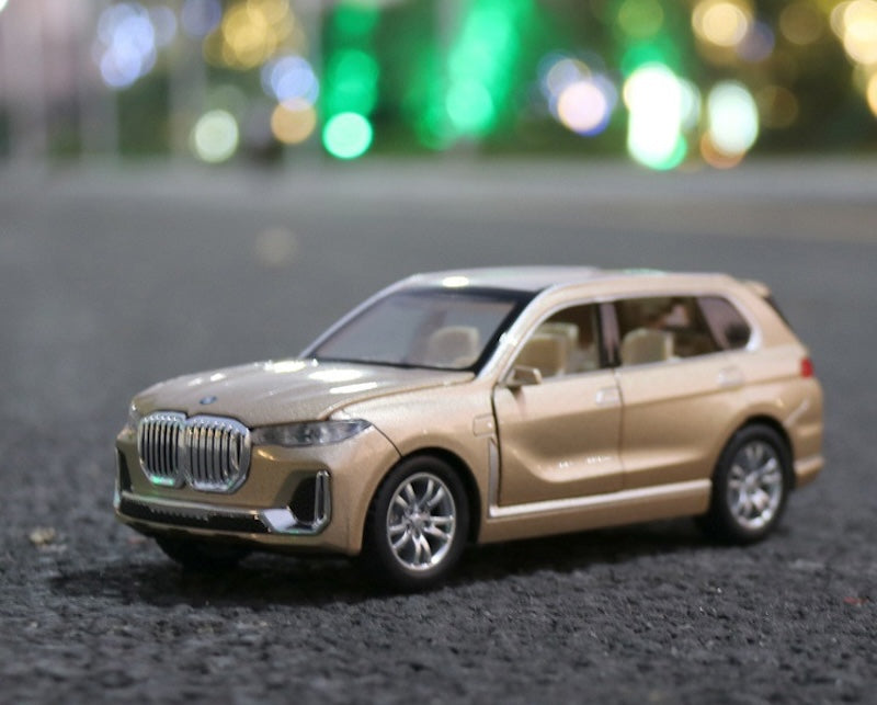 1:32 BMW 2020 X7 xDrive40i Die Cast Model Car