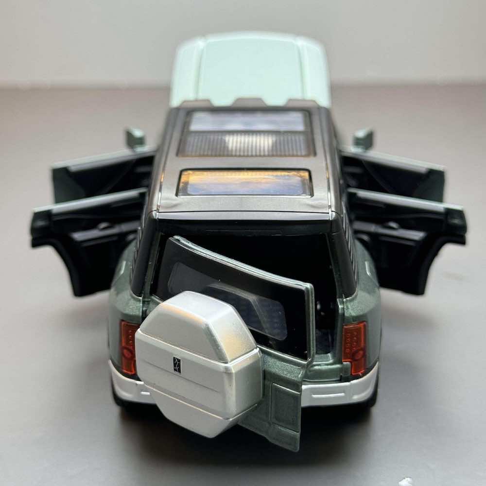 1:32 BYD 2023 Yangwang U8 Die Cast Model Car