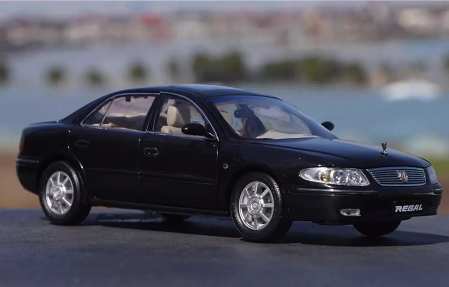 1:18 Buick 1997 Regal