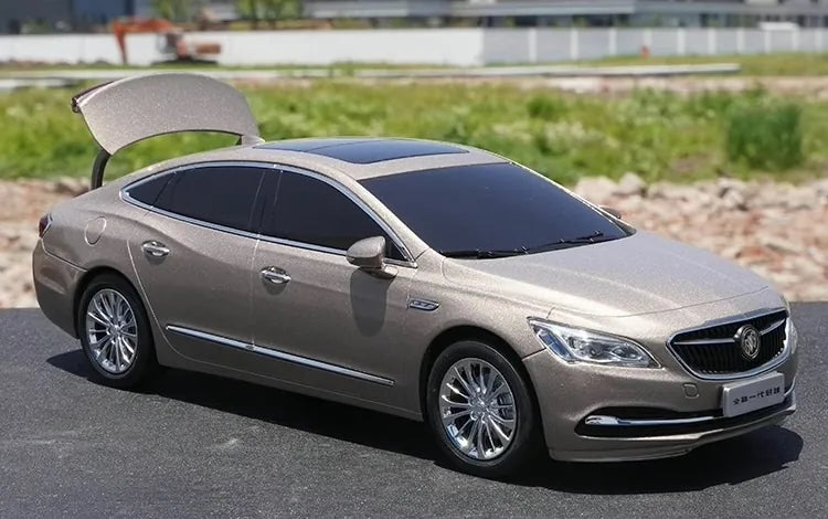 1:18 Buick 2018 Regal (Modello MP3) 