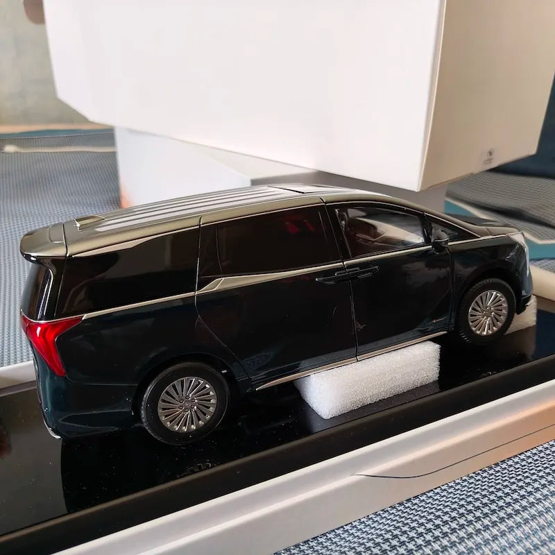 1:18 Buick 2022 GL8 Century Die Cast Model Car