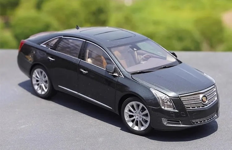 1:18 Cadillac 2013 XTS Die Cast Model Car