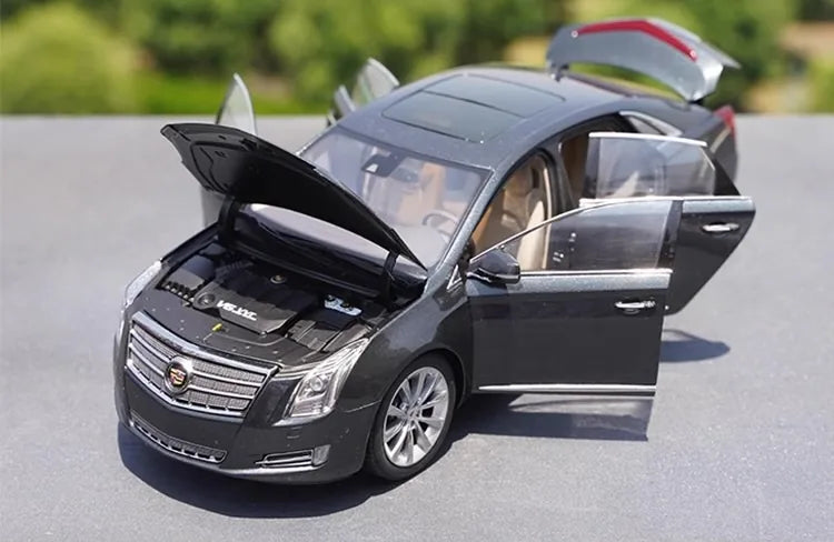 1:18 Cadillac 2013 XTS Die Cast Model Car