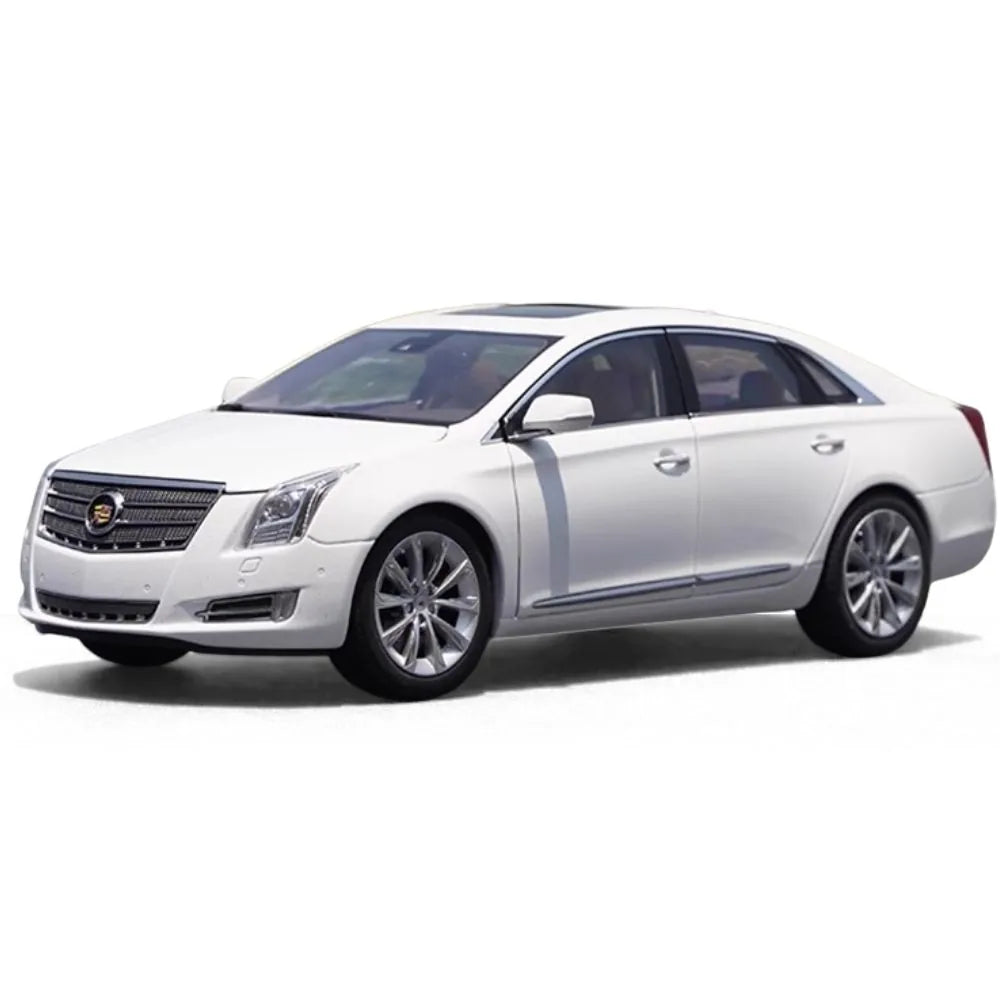 1:18 Cadillac 2013 XTS White Die Cast Model Car