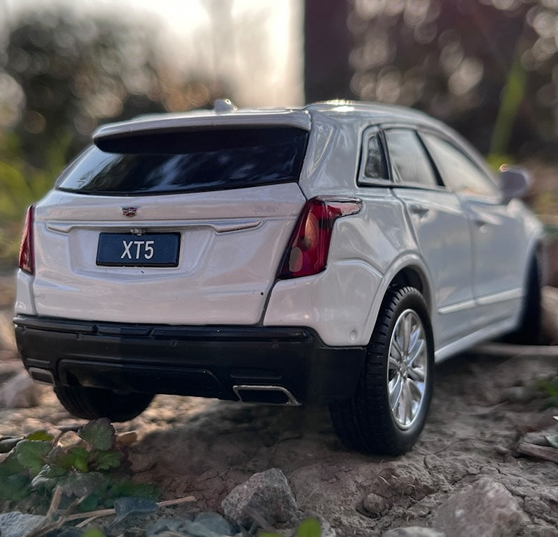 1:32 Cadillac 2015 XT5 Die Cast Model Car