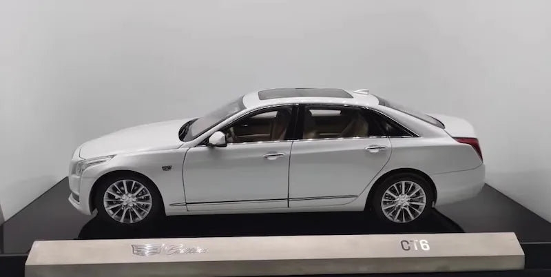 1:18 Cadillac 2016 CT6 Die Cast Model Car