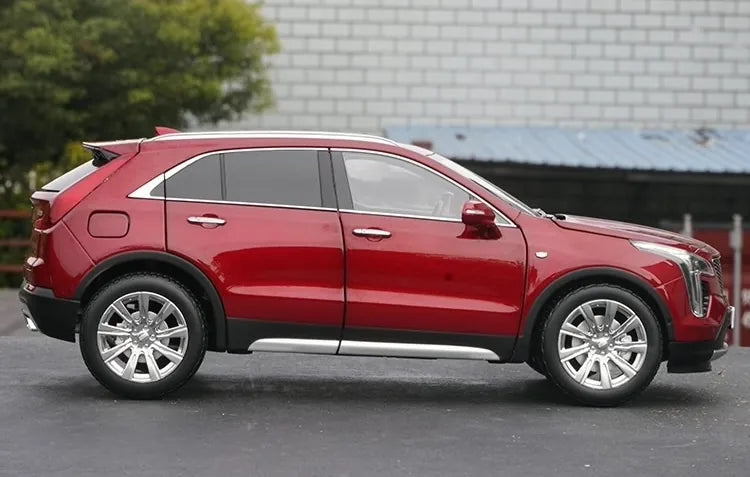 1:18 Cadillac 2022 XT4 Die Cast Model Car