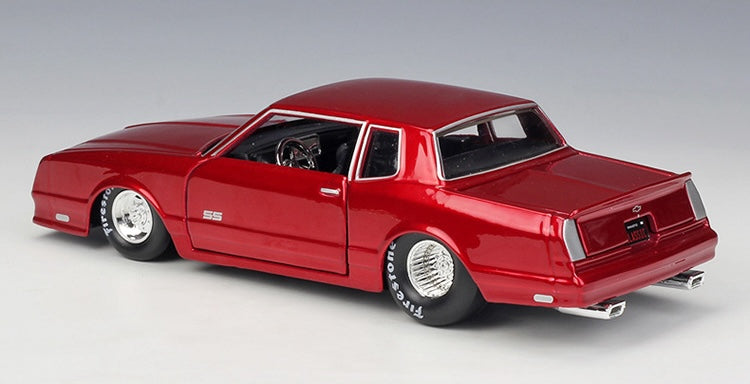 1:24 Chevrolet 1986 Monte Carlo SS Die Cast Model Car