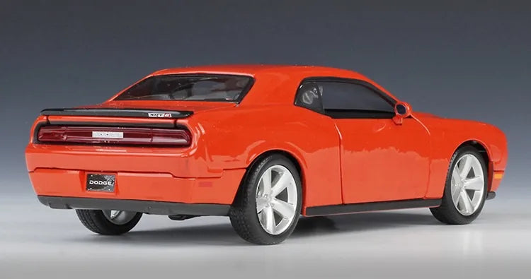 1:24 Dodge 2008 Challenger SRT8 Die Cast Model Car