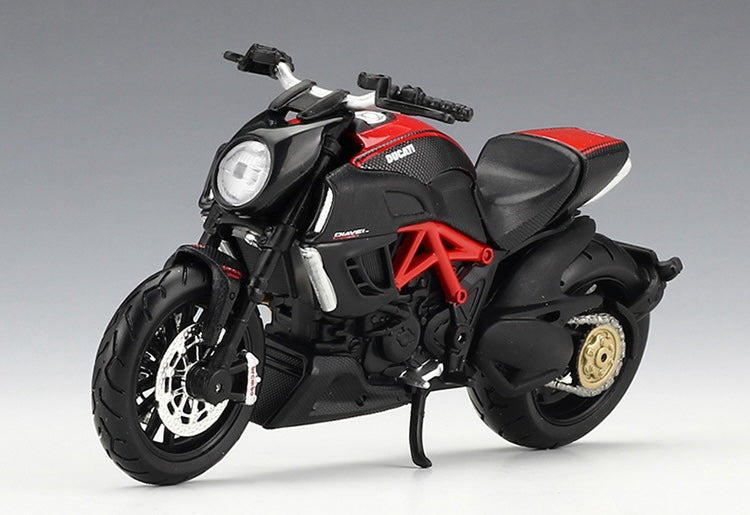 1:18 Ducati 2011 Diavel Carbon Motorcycle Model