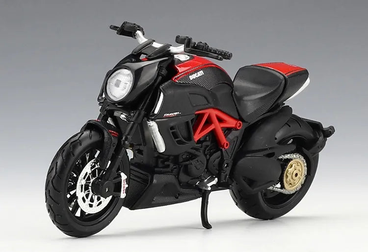 1:18 Ducati 2011 Diavel Carbonio 