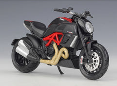 1:18 Ducati 2011 Diavel Carbon Motorcycle Model