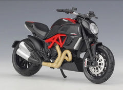 1:18 Ducati 2011 Diavel Carbonio 