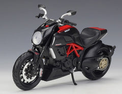 1:12 Ducati 2011 Diavel Carbon Motorcycle Model