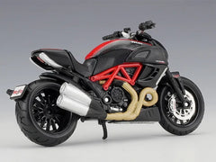 1:18 Ducati 2011 Diavel Carbon Motorcycle Model