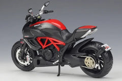 1:12 Ducati 2011 Diavel Carbon Motorcycle Model