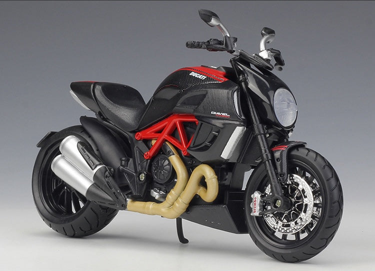 1:12 Ducati 2011 Diavel Carbon Motorcycle Model