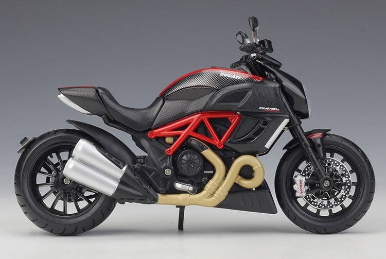 1:12 Ducati 2011 Diavel Carbon Motorcycle Model