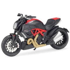 1:18 Ducati 2011 Diavel Carbonio 