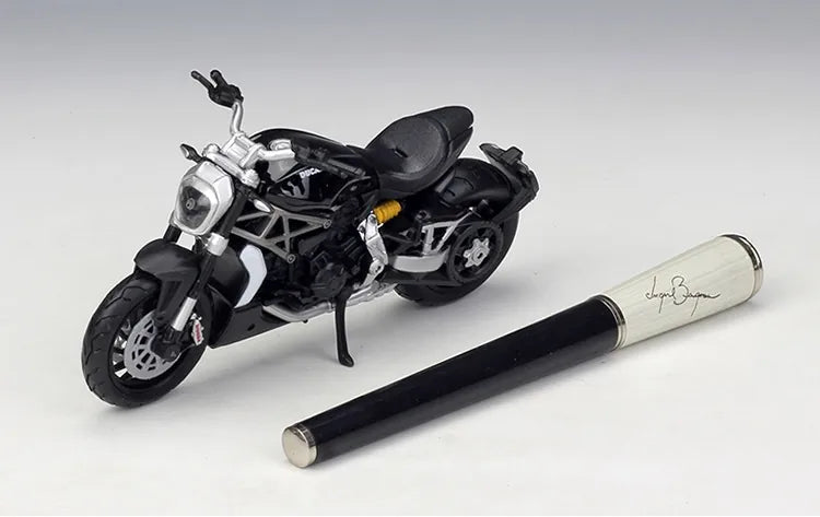 1:18 Ducati 2016 X Diavel S Motorcycle Model