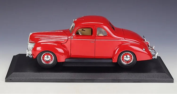 1:18 Ford 1939 Deluxe 