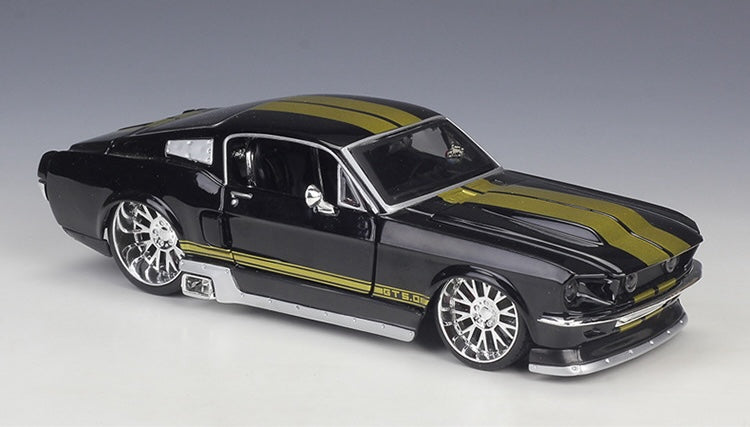 1:24 Ford 1967 Mustang GT Die Cast Model Car