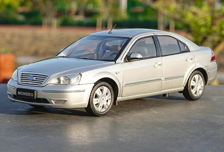 1:18 Ford 2000 Mondeo 