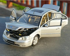 1:18 Ford 2000 Mondeo Die Cast Model Car